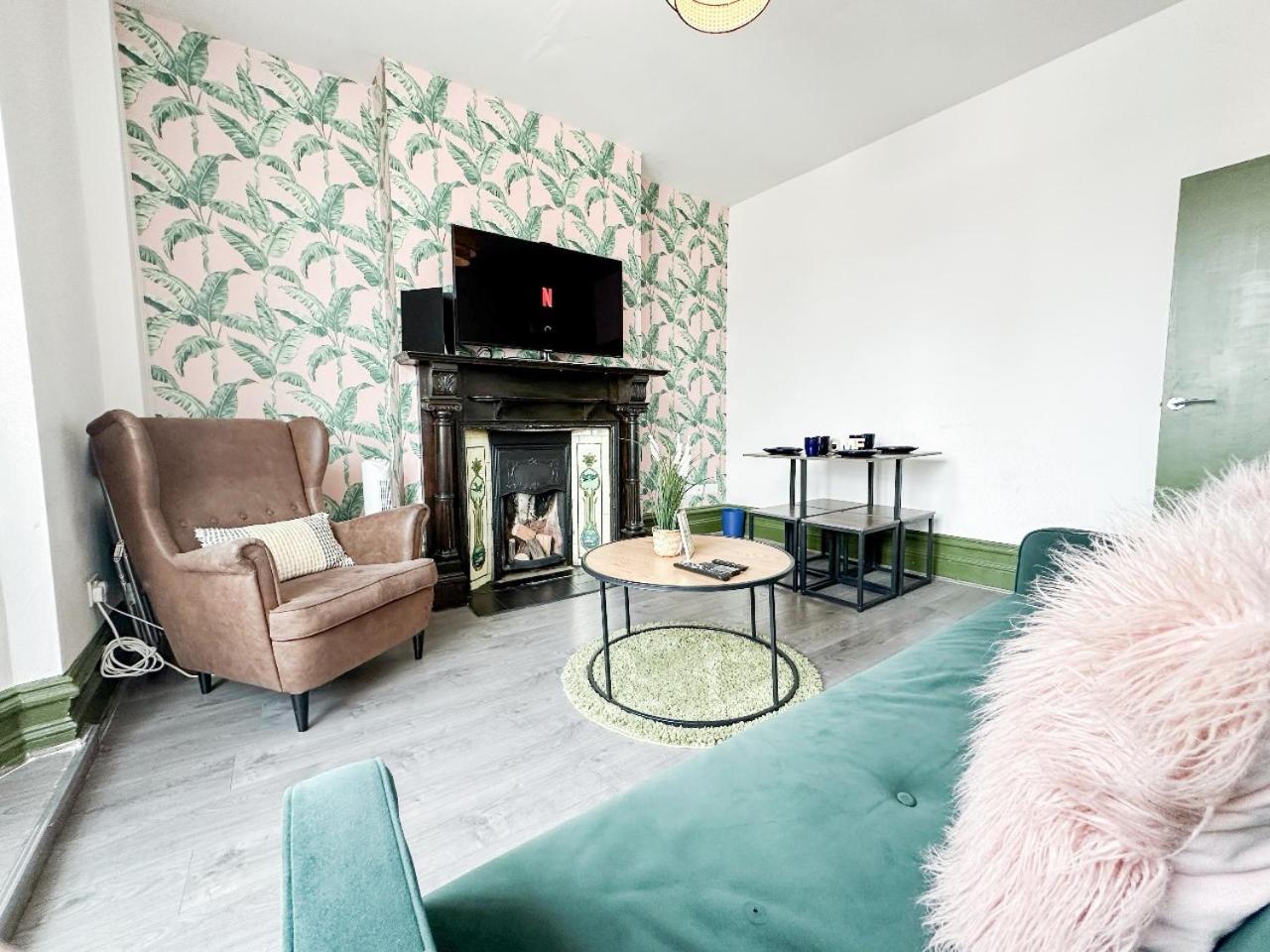 Apartament 2 Bedroom Flat With Indoor Fireplace In Shepherds Bush, Near White *