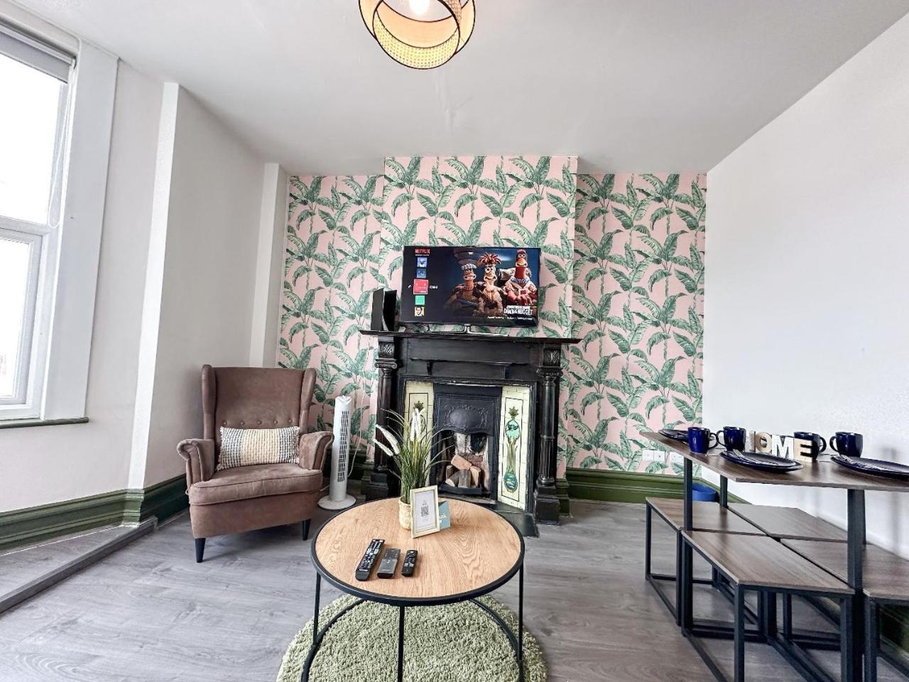 Apartament 2 Bedroom Flat With Indoor Fireplace In Shepherds Bush, Near White