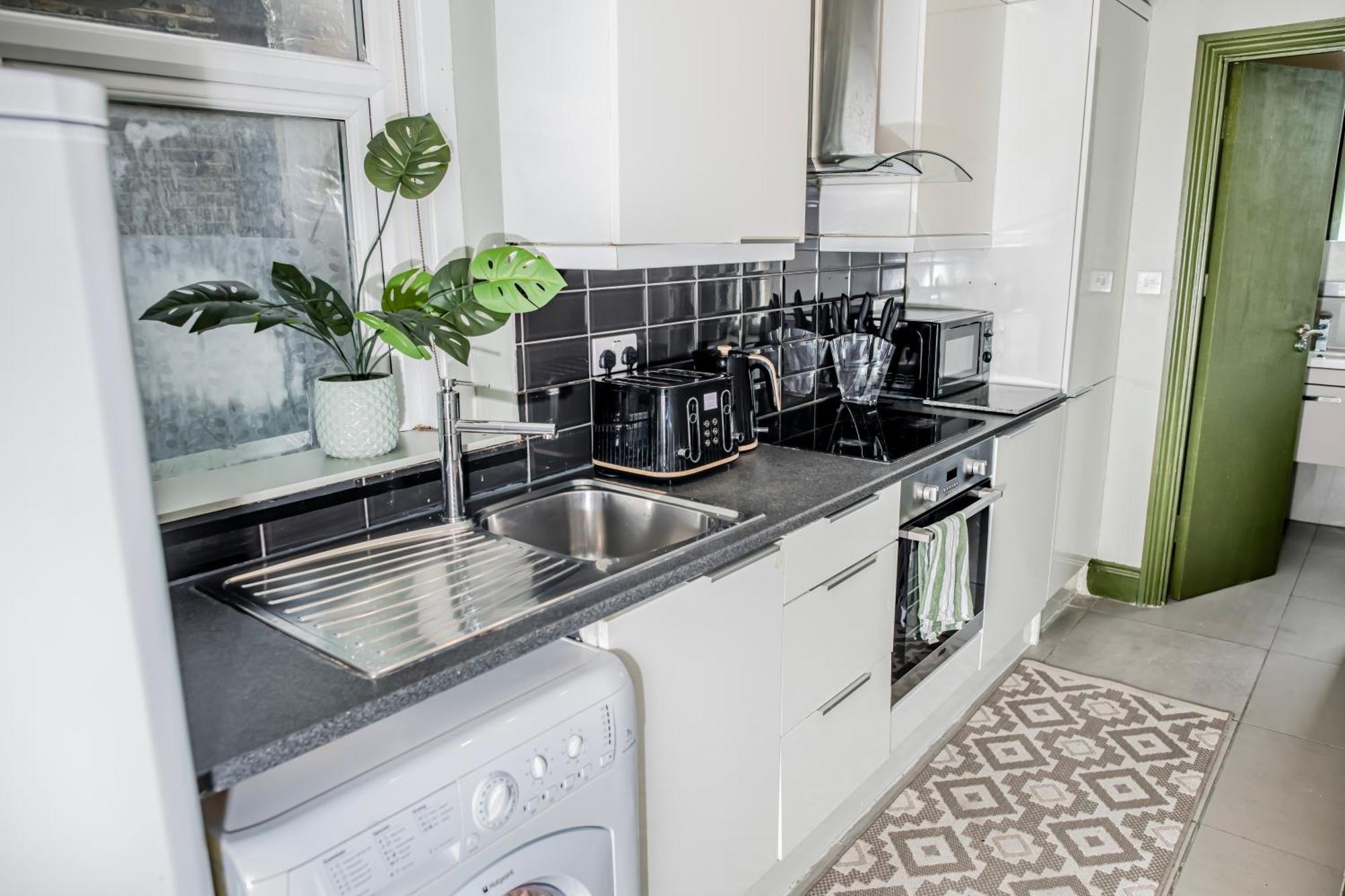 2 Bedroom Flat With Indoor Fireplace In Shepherds Bush, Near White Apartament