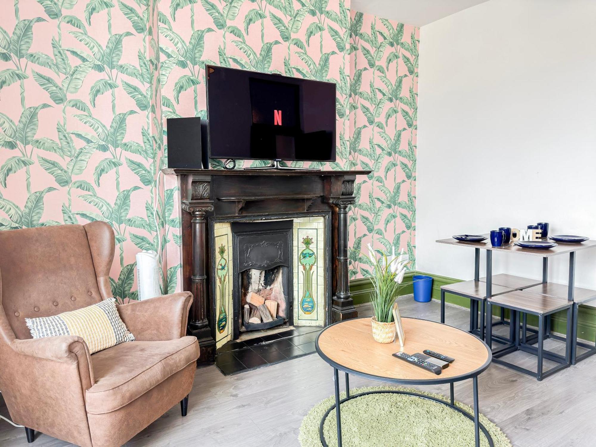 2 Bedroom Flat With Indoor Fireplace In Shepherds Bush, Near White Apartament Londra