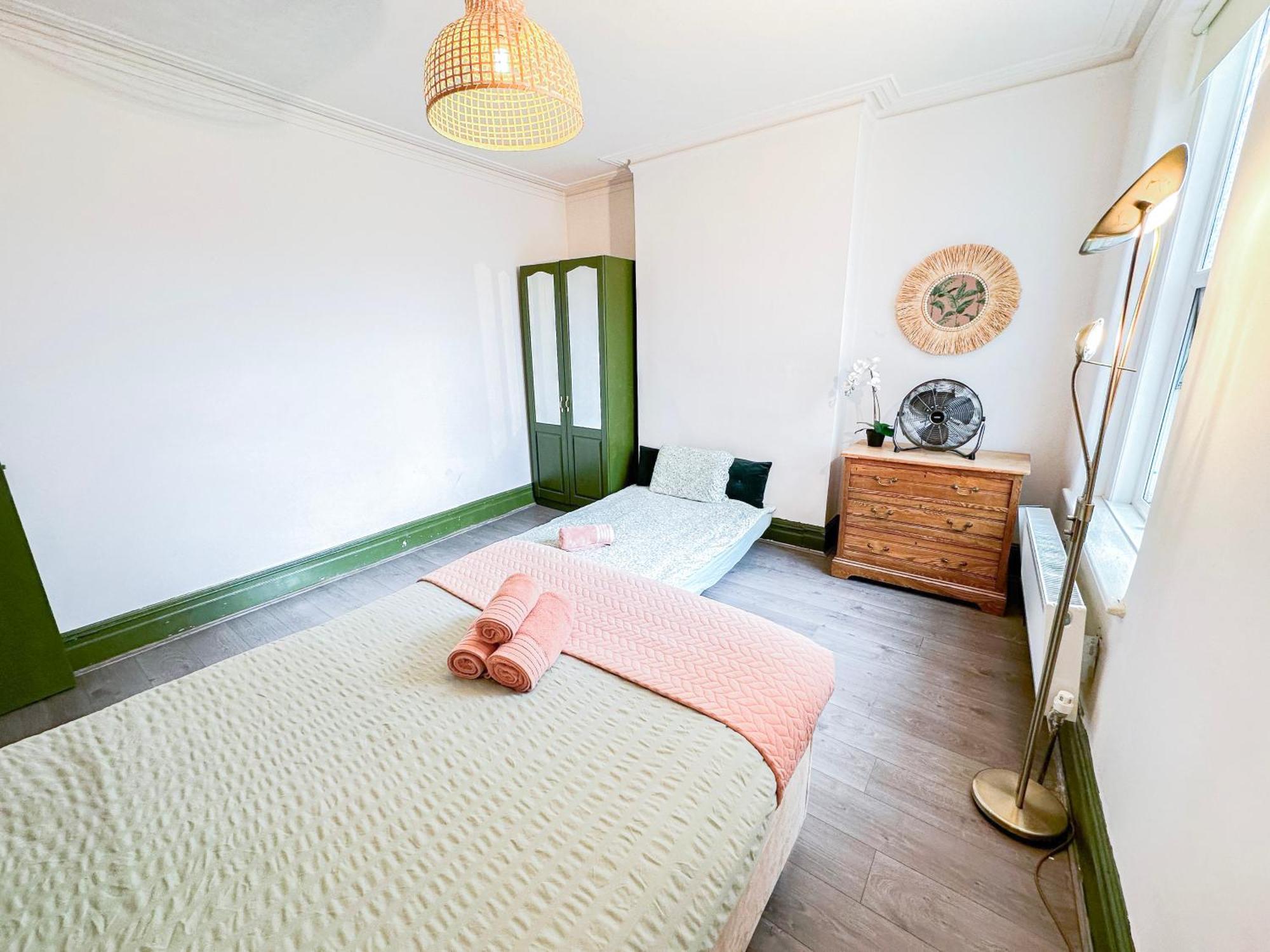 2 Bedroom Flat With Indoor Fireplace In Shepherds Bush, Near White Apartament