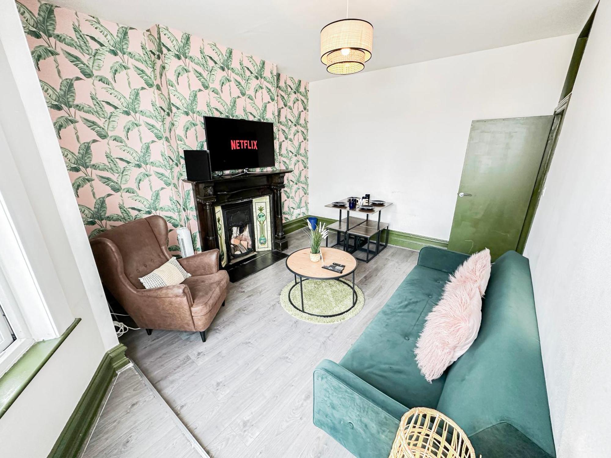 Apartament 2 Bedroom Flat With Indoor Fireplace In Shepherds Bush, Near White *