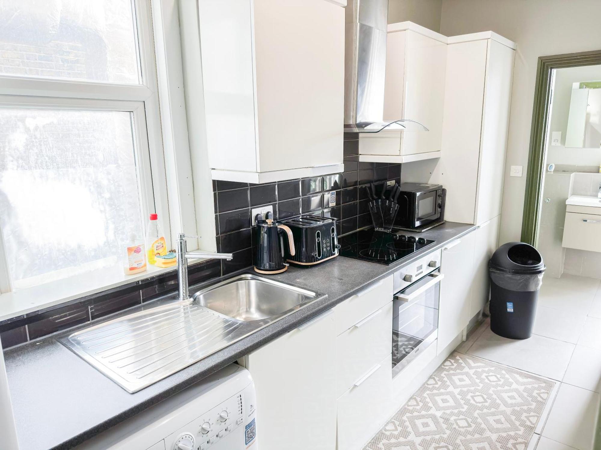2 Bedroom Flat With Indoor Fireplace In Shepherds Bush, Near White Apartament Londra