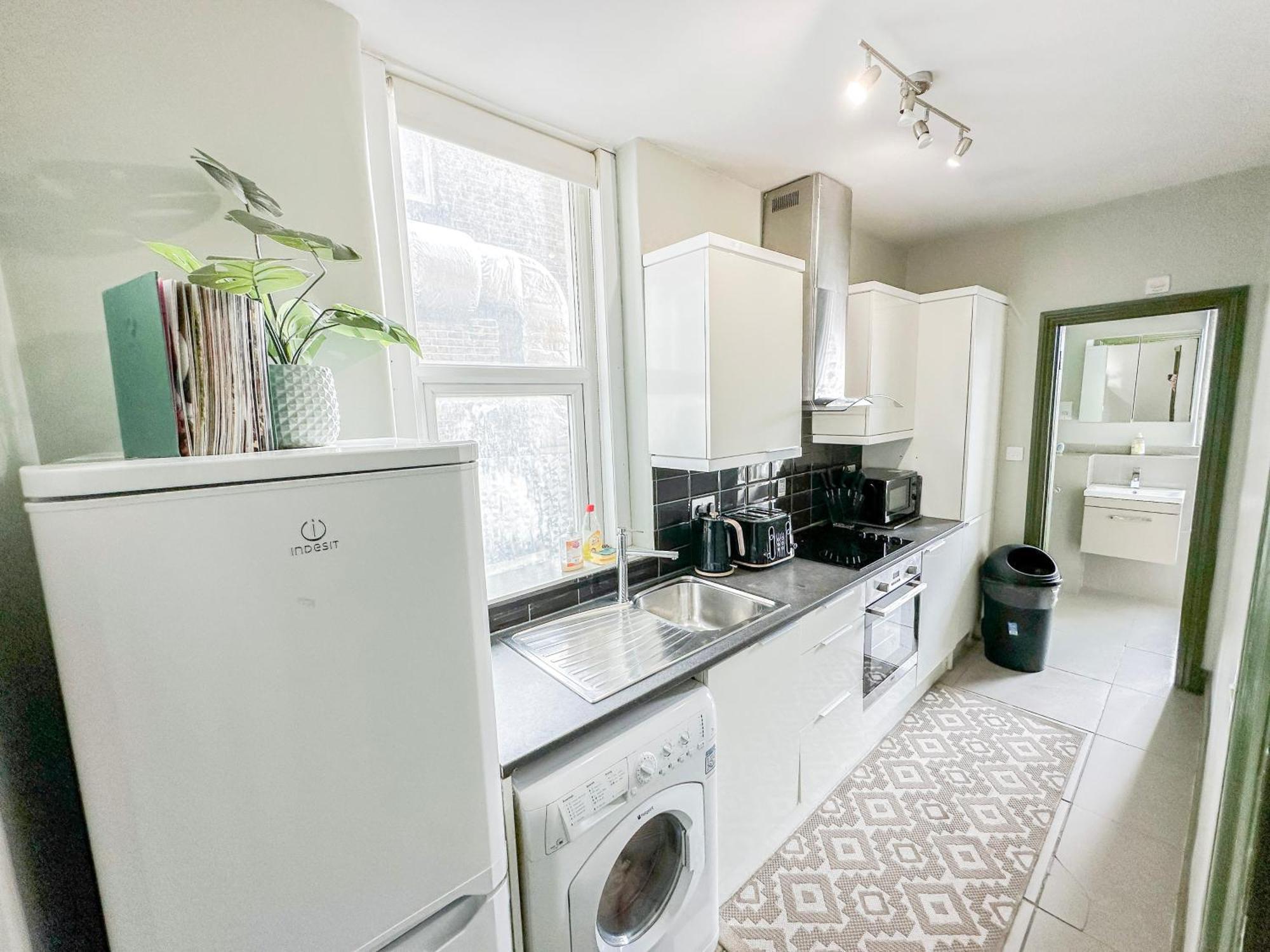 2 Bedroom Flat With Indoor Fireplace In Shepherds Bush, Near White Apartament