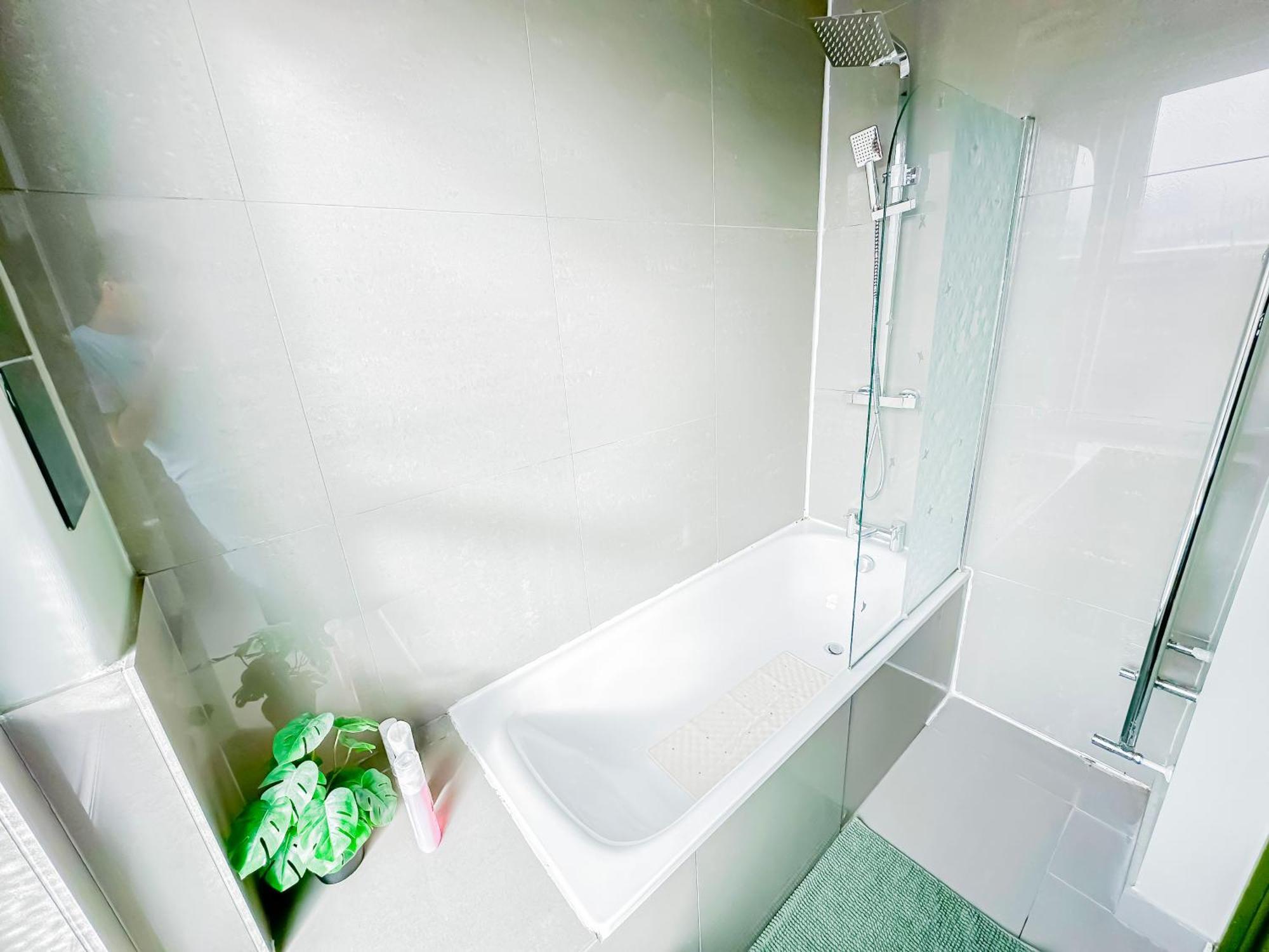 Apartament 2 Bedroom Flat With Indoor Fireplace In Shepherds Bush, Near White Londra